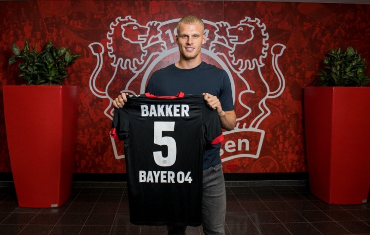 记者：申花队昨天傍晚抵达天津，出征的队伍中没有门将薛庆浩（记者：申花昨傍晚抵达天津，出征名单未见门将薛庆浩）