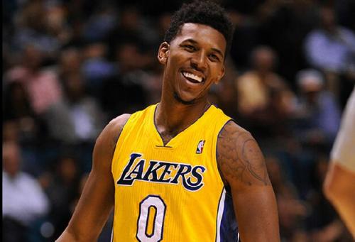 加西亚短时间内两次犯规染黄被罚下，阿隆索：弗兰，别这样对我（加西亚短时间连领两黄被罚出场，阿隆索无奈：弗兰，别这样对我）