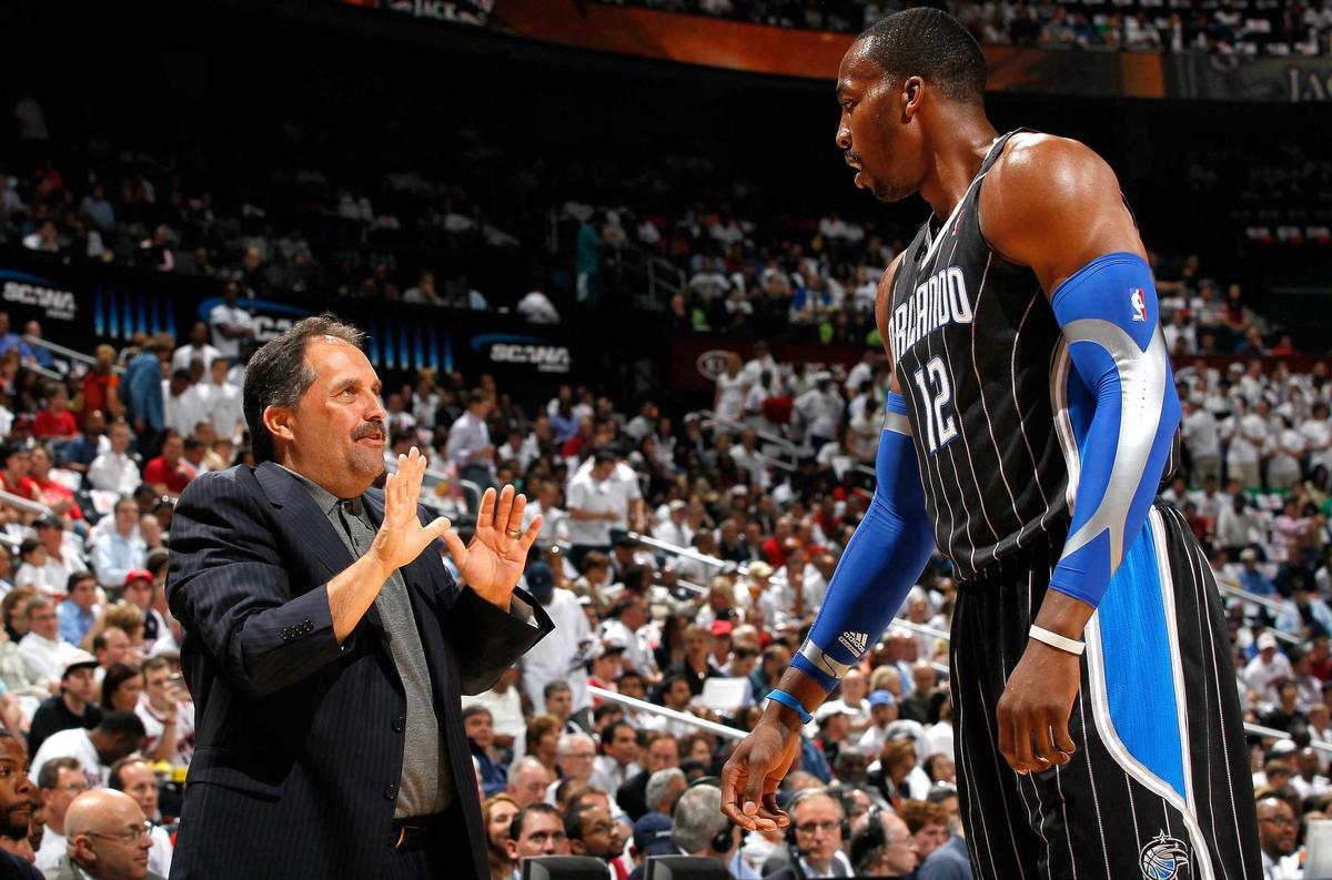 段昂君轰5记三分独得18分，第三节连得8分率队化险为夷（段昂君5记三分砍下18分，第三节连得8分带队化险为夷）