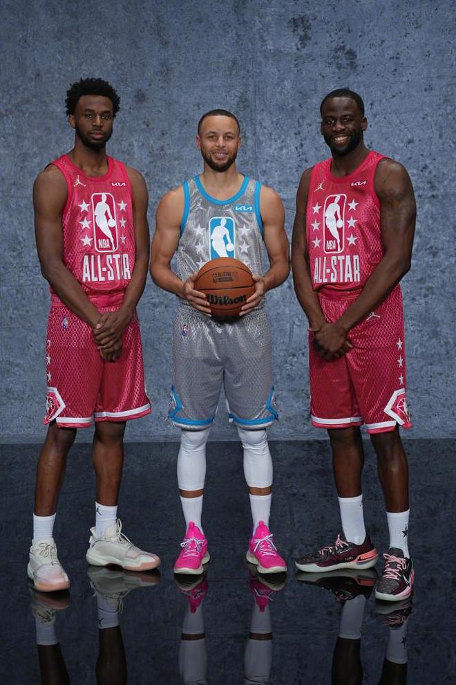 迷你罗助葡萄牙U16夺冠，乔治娜和C罗母亲现场见证（C罗长子助葡萄牙U16封王，乔治娜与C罗母亲到场见证）