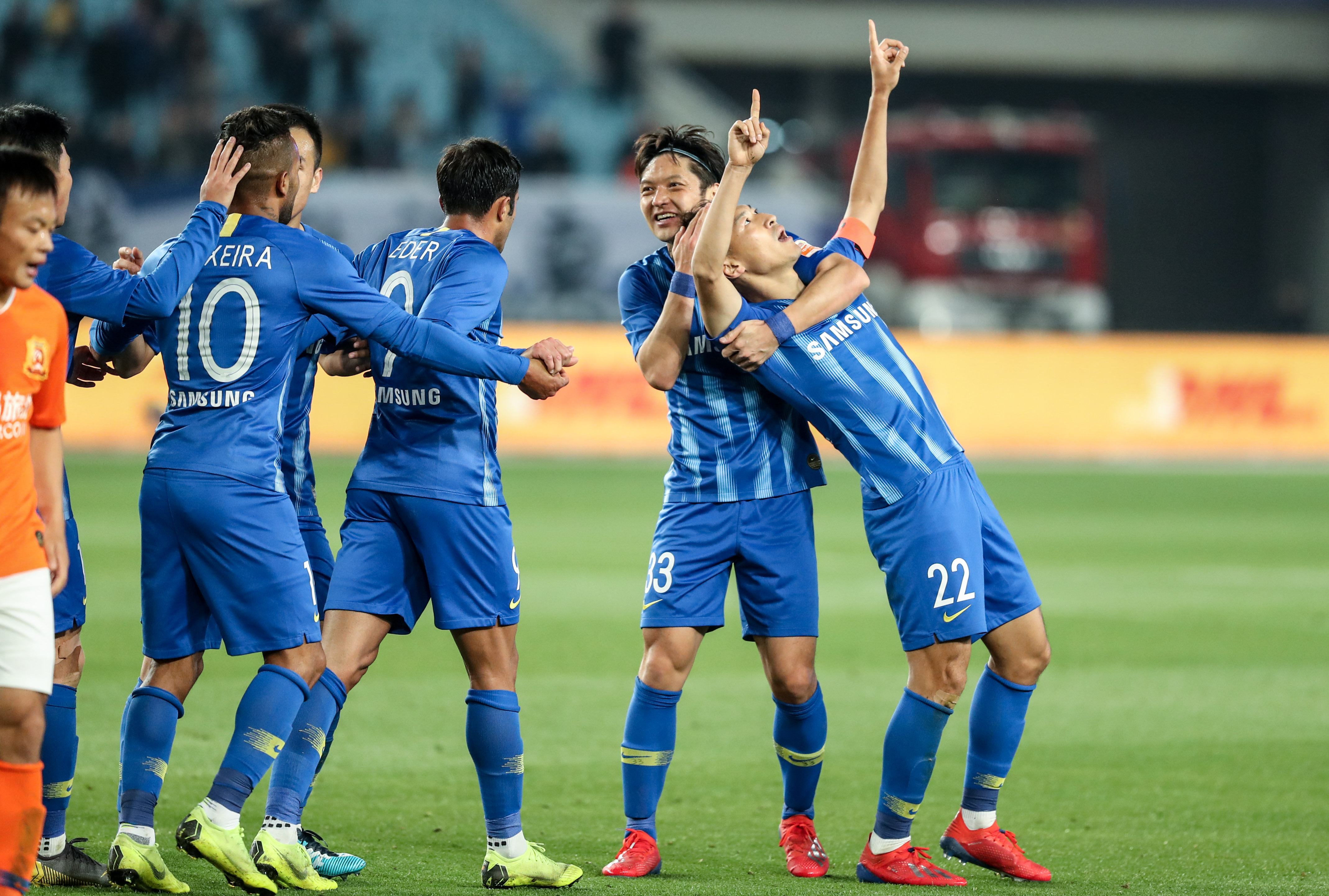 足球和篮球观赛热回暖，全球关注度持续上升（足篮赛事观赛热度回升，全球关注再攀高）