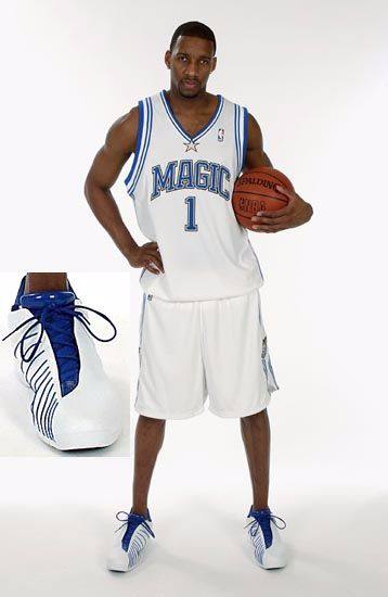 CBA：辽宁男篮稳住胜局 客场击败山东（CBA：辽宁男篮客场力克山东 稳稳拿下胜利）