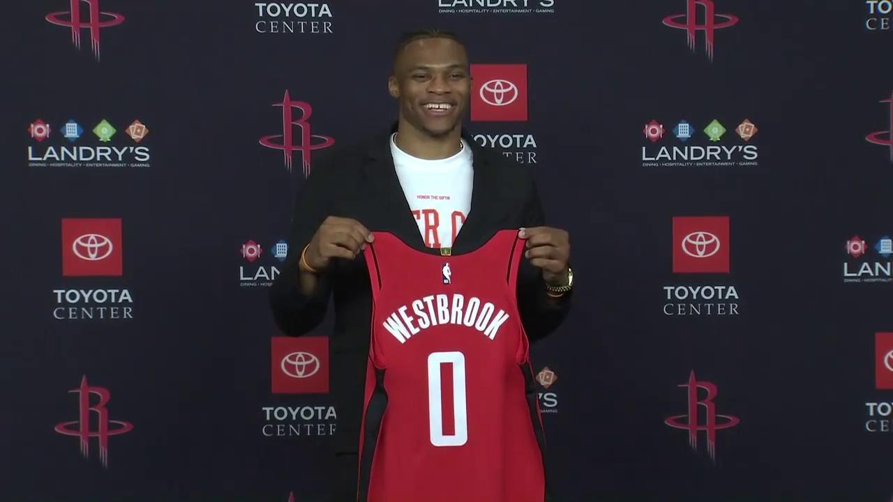 聊了什么？阿隆索欧冠赛后与弗林蓬进行了14分钟秘密会谈（欧冠赛后阿隆索与弗林蓬密谈14分钟，内容仍成谜）