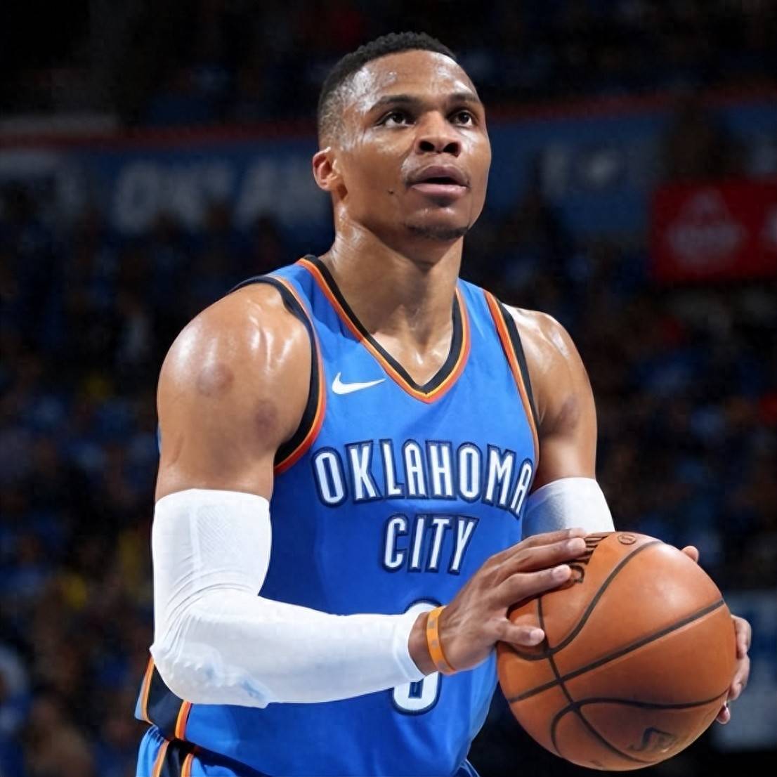 孙颖莎恭喜徐瑛彬，还专门跟徐瑛彬握握手（孙颖莎向徐瑛彬送上祝贺，并特地与其握手）