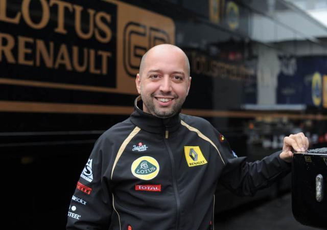 周琦，作为中国篮球的佼佼者，他的成长历程充满了奋斗与拼搏。（中国篮坛翘楚周琦的成长之路：写满奋斗与拼搏）