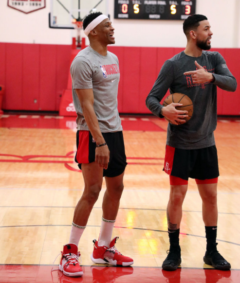 英超前瞻：利兹联连场不胜跌入降级区，维拉赛季客战成绩不佳（英超前瞻：利兹联不胜滑入降级区，阿斯顿维拉本季客场乏力）