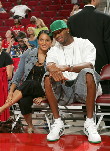 三位申花外援合约将到期，下轮亚冠或迎来告别战，特谢拉意外领衔（申花三外援合同临近到期，亚冠下轮或成告别之战，特谢拉意外领衔）